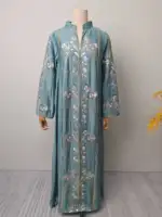 Abaya musulman sarcelle 2025 avec col montant et broderie florale exquise, idéale pour les festivités islamiques et les célébrations du Ramadan 6