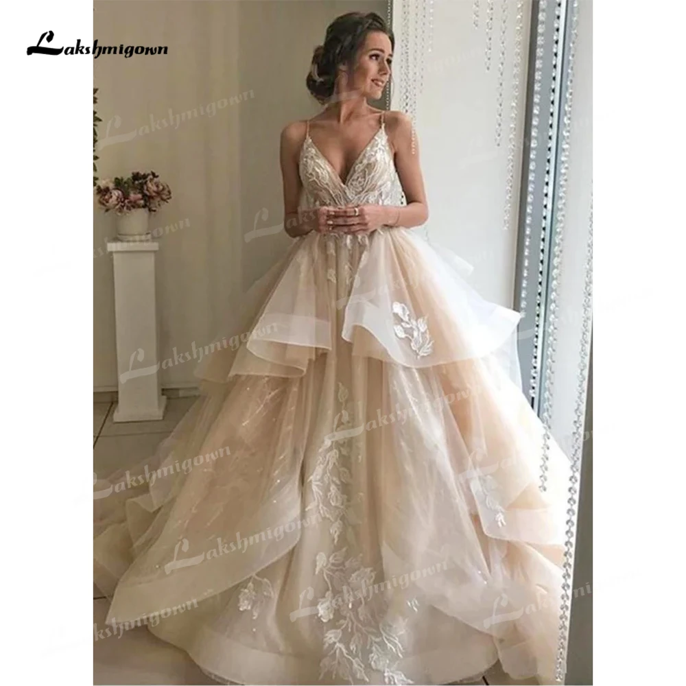 Elegant Champagne Tiered Ruffle Floral Lace Appliques Wedding Dress Sexy Backless V Neck Bridal Gowns Vestidos De Novia Robe De