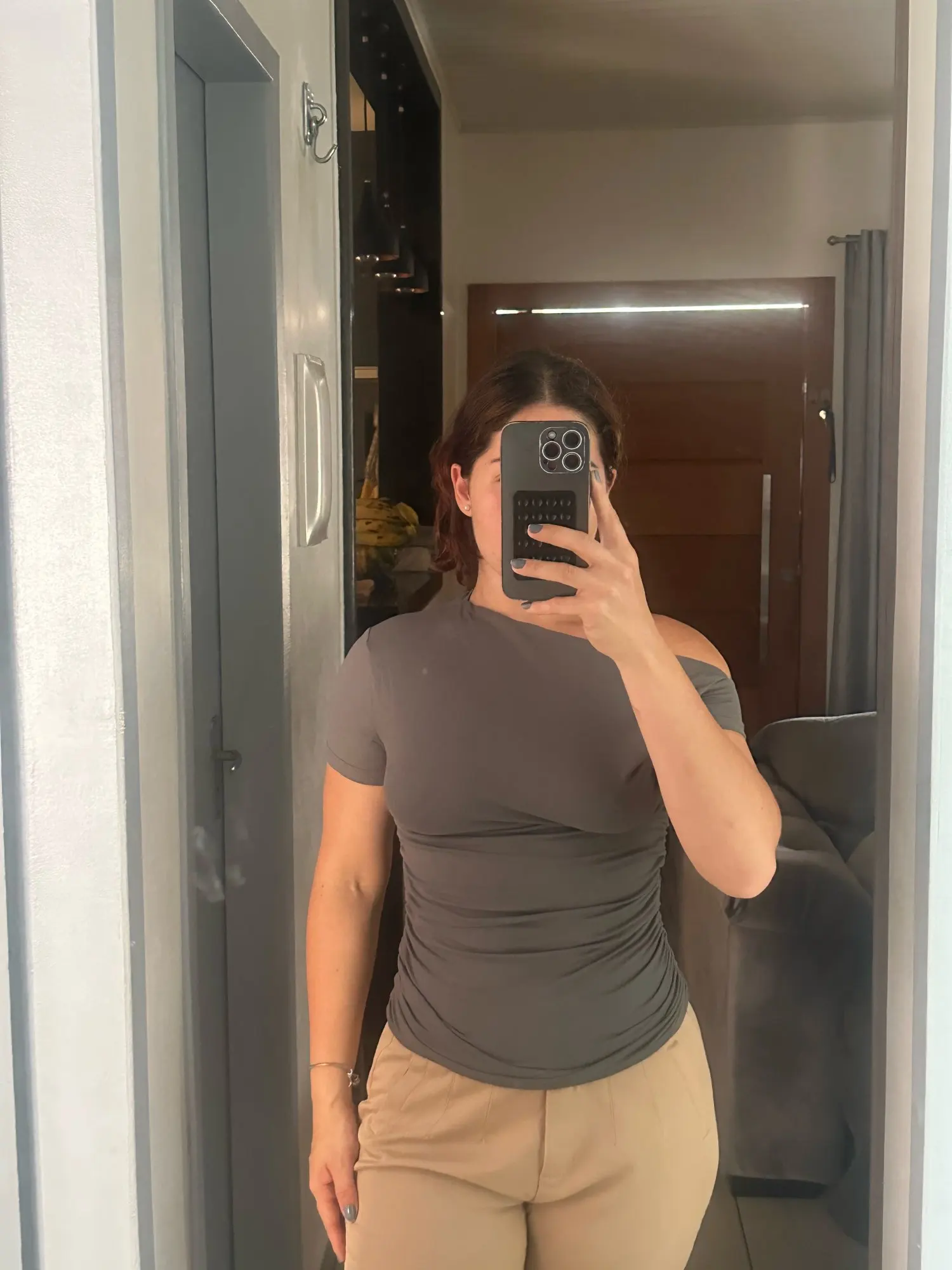 Solid Color High Elasticity Fabric Slash Shoulder Short Sleeve Pleated Navel Reveal Top for Women Casual Shrinkage Top photo review