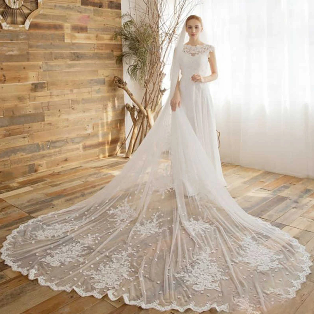 

Изысканная свадебная фата из соборной мантилы с кружевным необработанным краем, длинная свадебная фата с цветочной кружевной отделкой по индивидуальному заказу