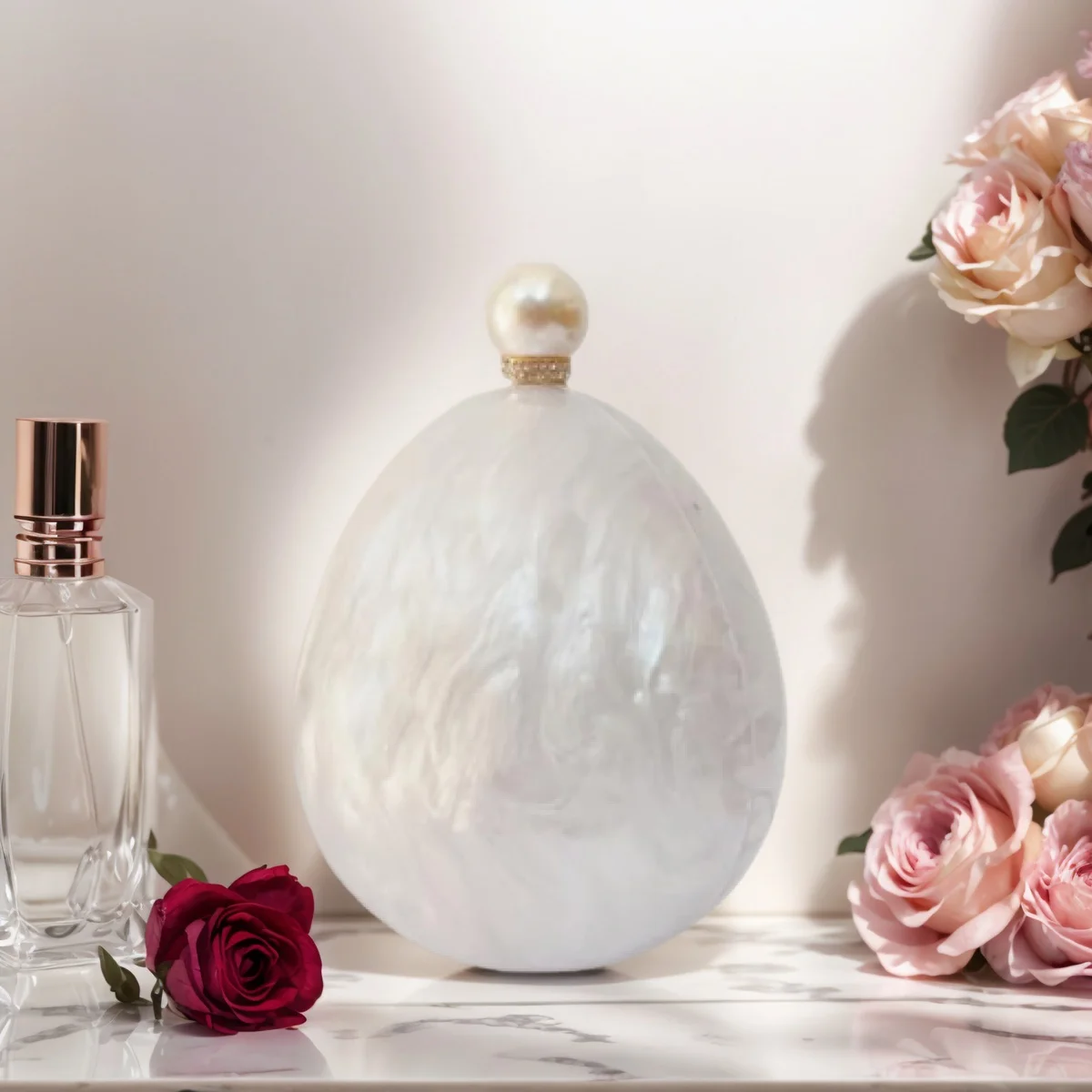 

Unique Women Egg Round Acrylic Clutch Bag Chic Pearl Chain Evening Purse Wedding Handbag for Prom Party Dating