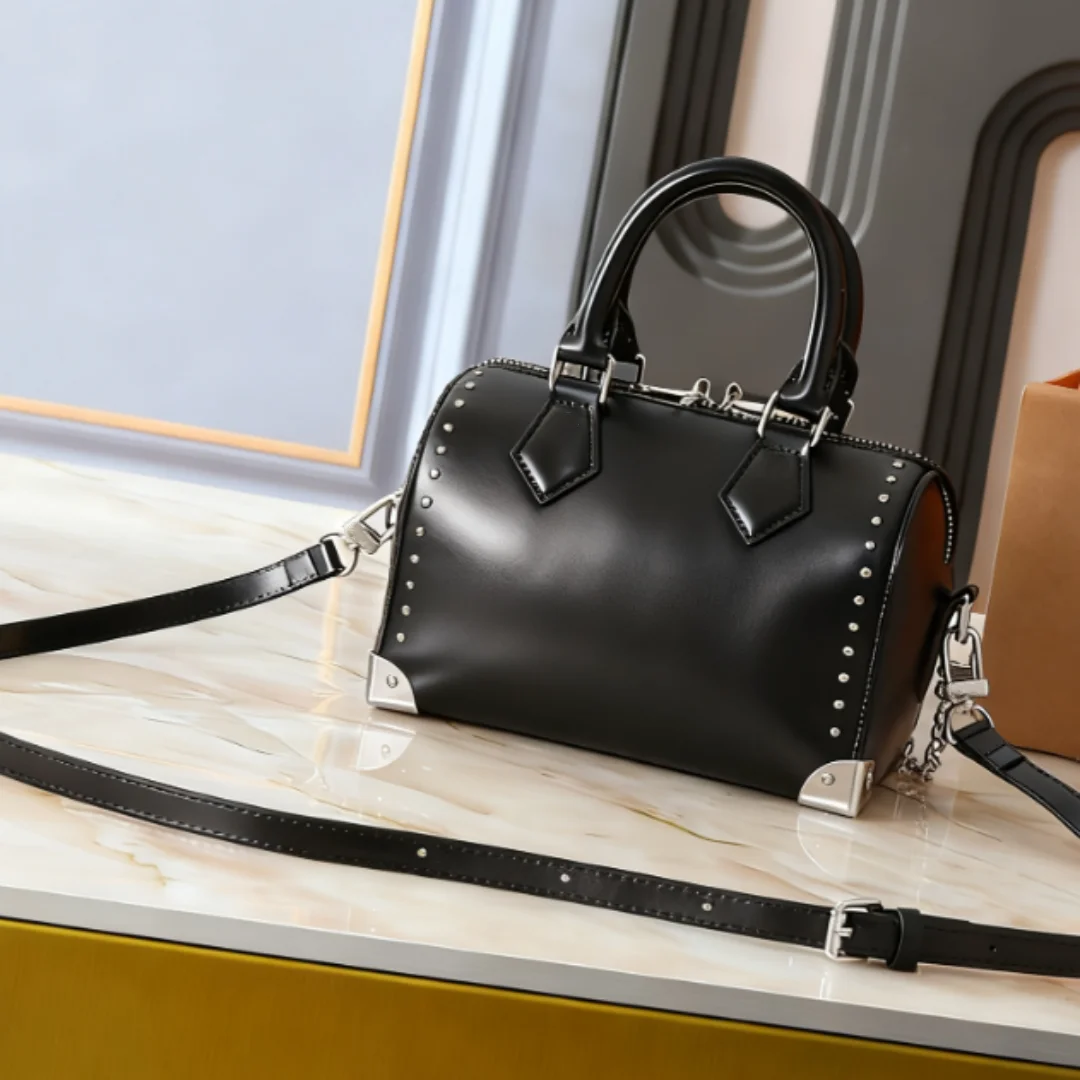 

2025 New Simple and Versatile Fashionable Solid Color Banquet Premium handbag