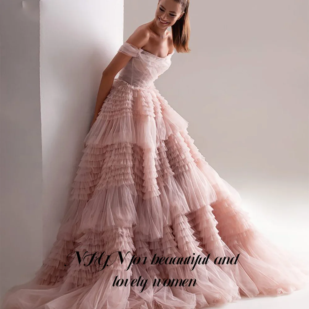 فستان رسمي شبكي وردي من NFYN بطبقات من طبقات بدون حمالات لحفلات الزفاف بدون أكتاف فساتين مناسبة خاصة حسب الطلب
