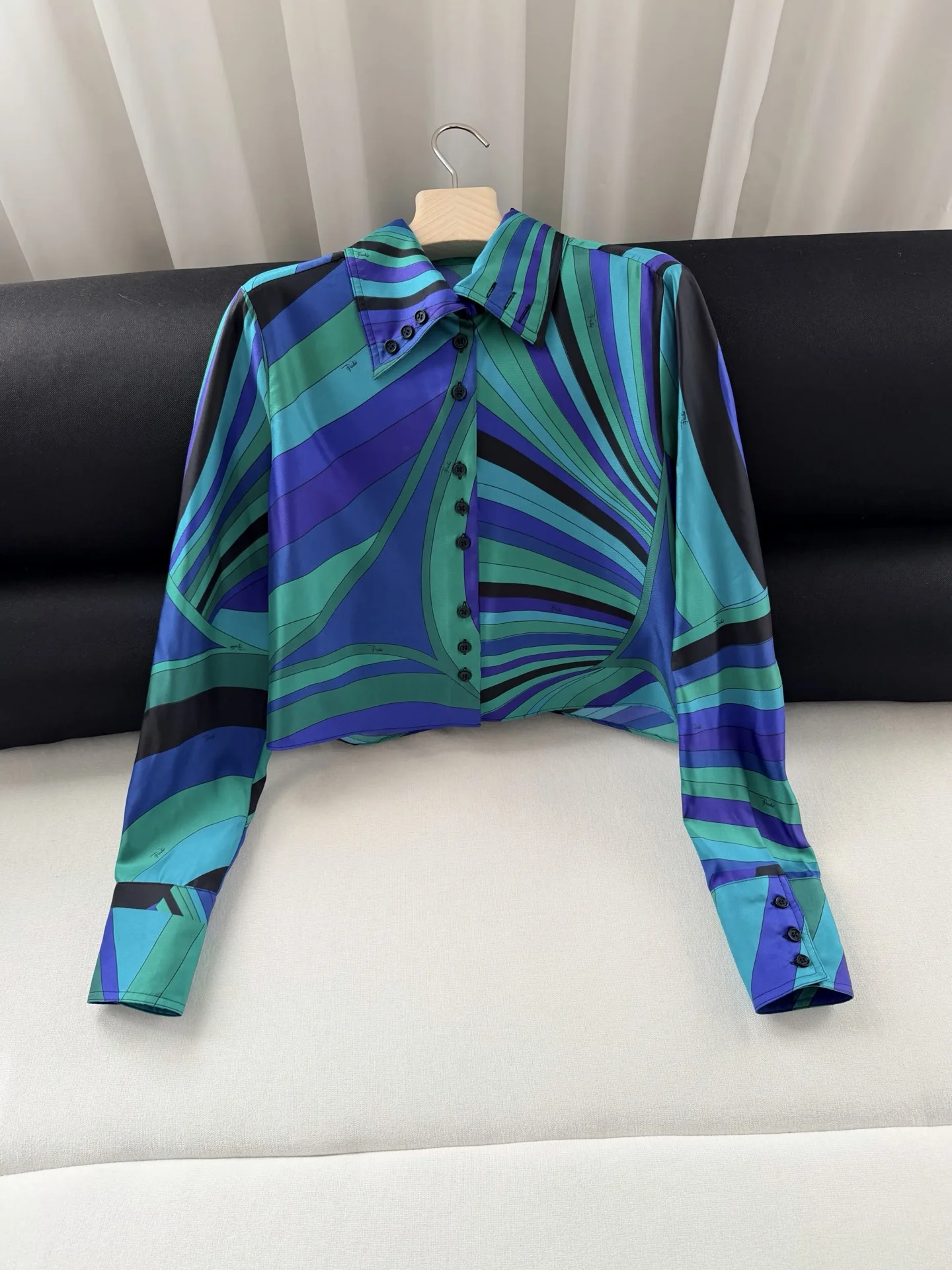 

Puc Silk New Women Blue Green Geometric Print Long Sleeve Cropped Satin Shirt, Button Down Crop Blouse, Elegant Casual Vacation