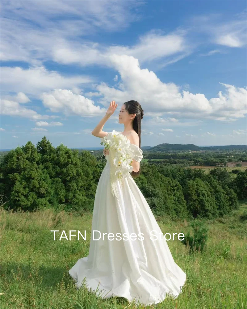 TAFN Simple Off Shoulder A Line Taffeta Wedding Dresses Photo shoot Plain Floor Length Bride Gowns Corset Back Customized