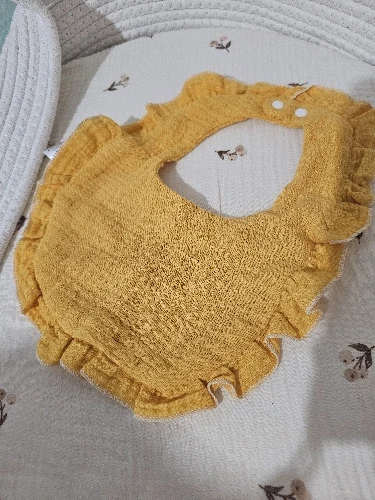 Baby Saliva Towel Infants Feeding Drool Bib lace Floral Soft Cotton Burp Cloth for Newborn Breathable Kids Bibs with Ruffle photo review