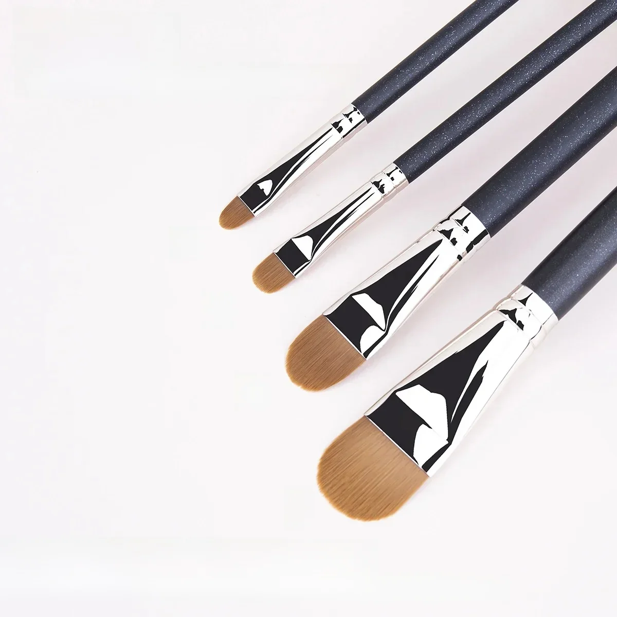 4 Types de tailles améliorées Ultra-mince fond de teint correcteur pinceau de maquillage professionnel fond de teint liquide crème correcteur outil de maquillage