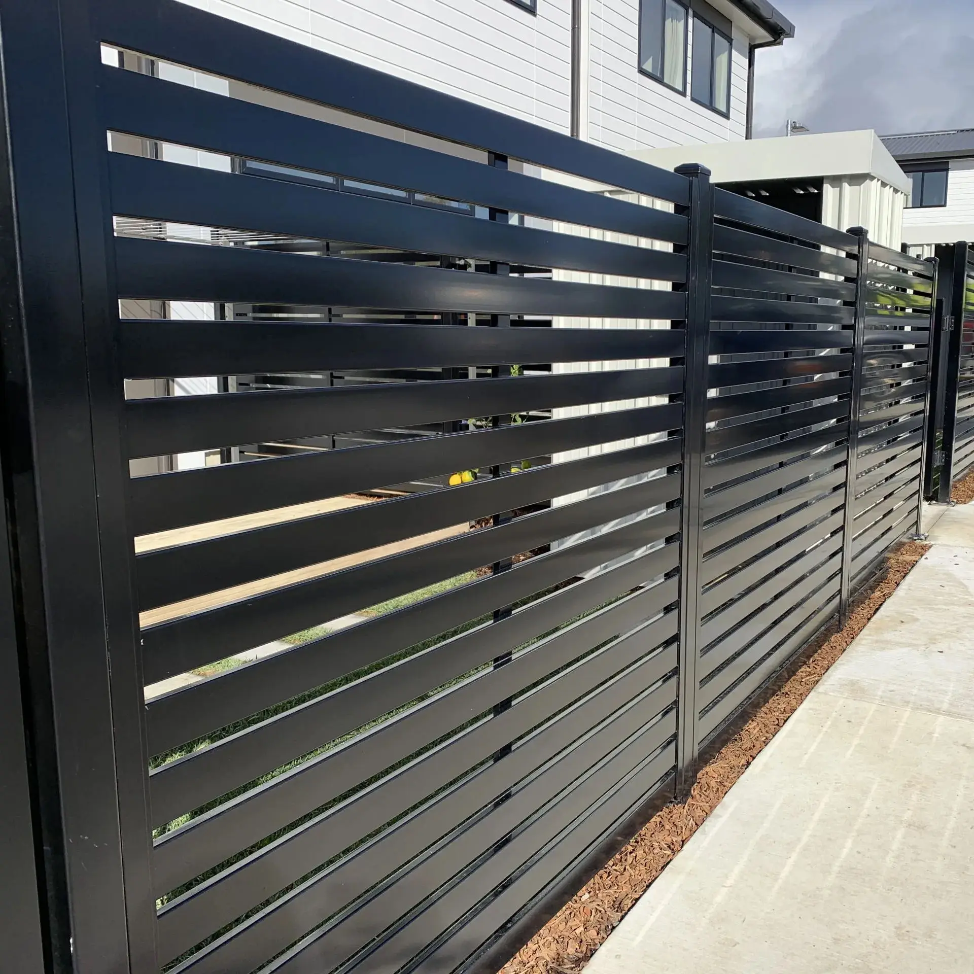 Decorative anti climb outdoor Garden Aluminum Privacy Fence outdoor Horizontal Slat Fence panels