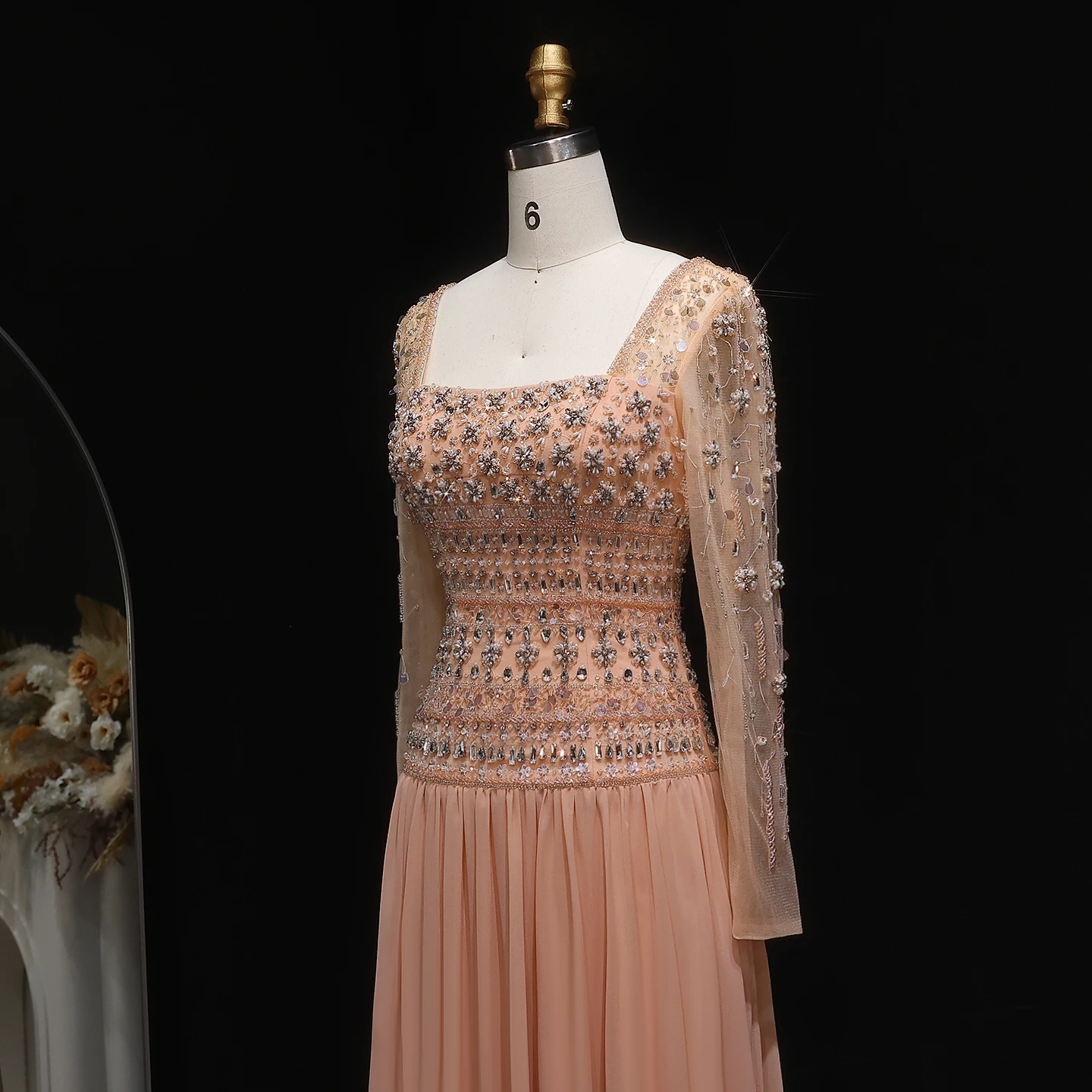 Sharon Said Funkelndes Fliederfarbenes Perlenbesetztes Plissiertes Chiffon-Abendkleid mit Fließendem Schal Dubai Saudi Hochzeitsfeier SS539 Maßanfertigung – Detail 23