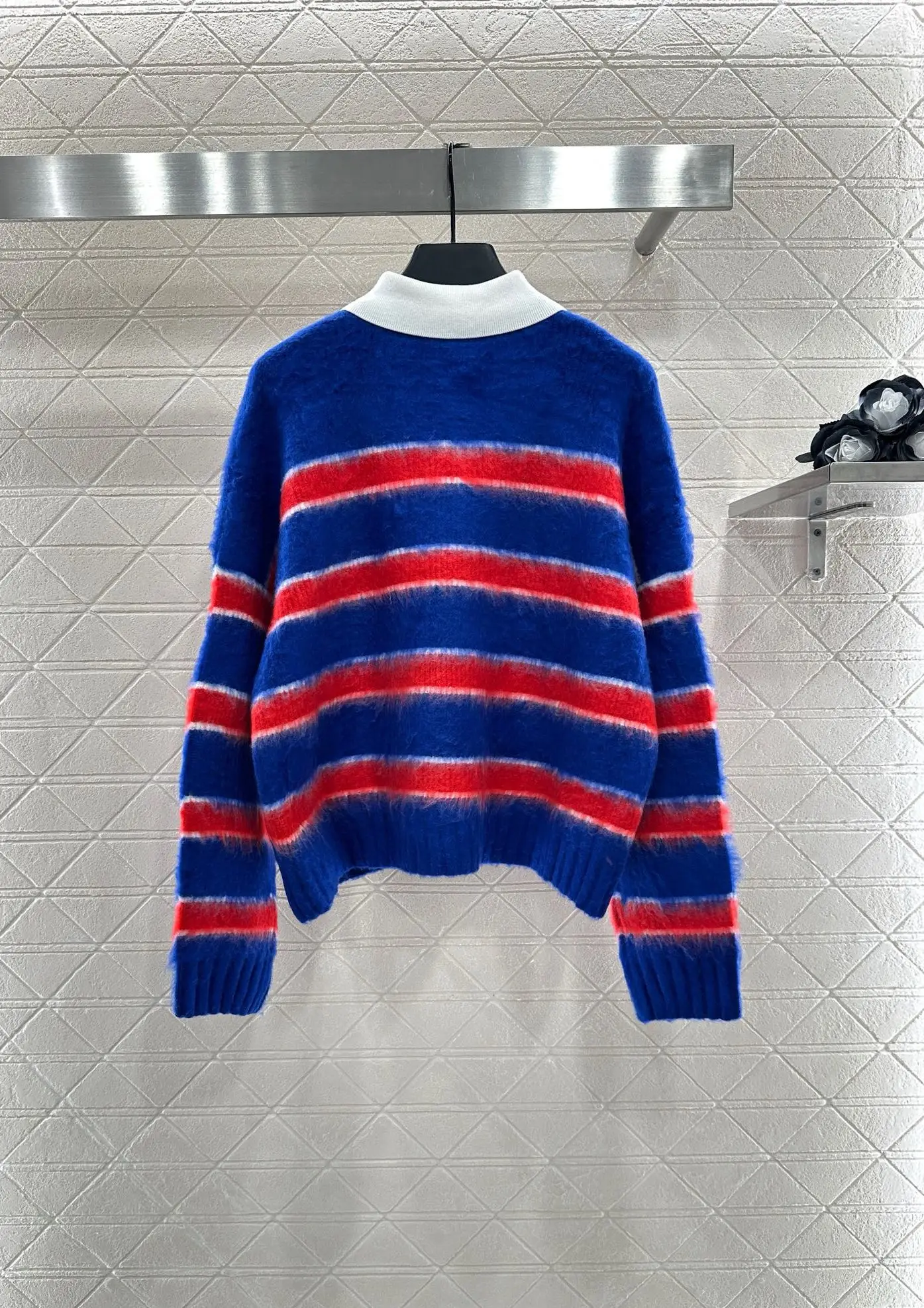 

2025 Women's Color Block Sweater Soft Striped Knit Top Breathable Comfort Fit Cozy Fall Winter Minimalist Chic