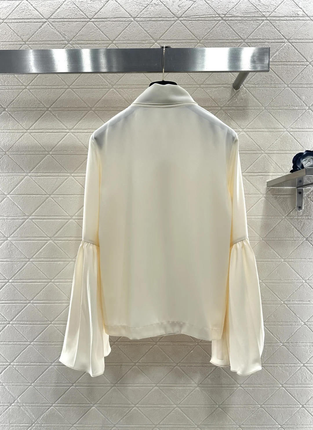 

Women's new product launched bow bow ribbon wide sleeved shirt with fashionable temperament shirt