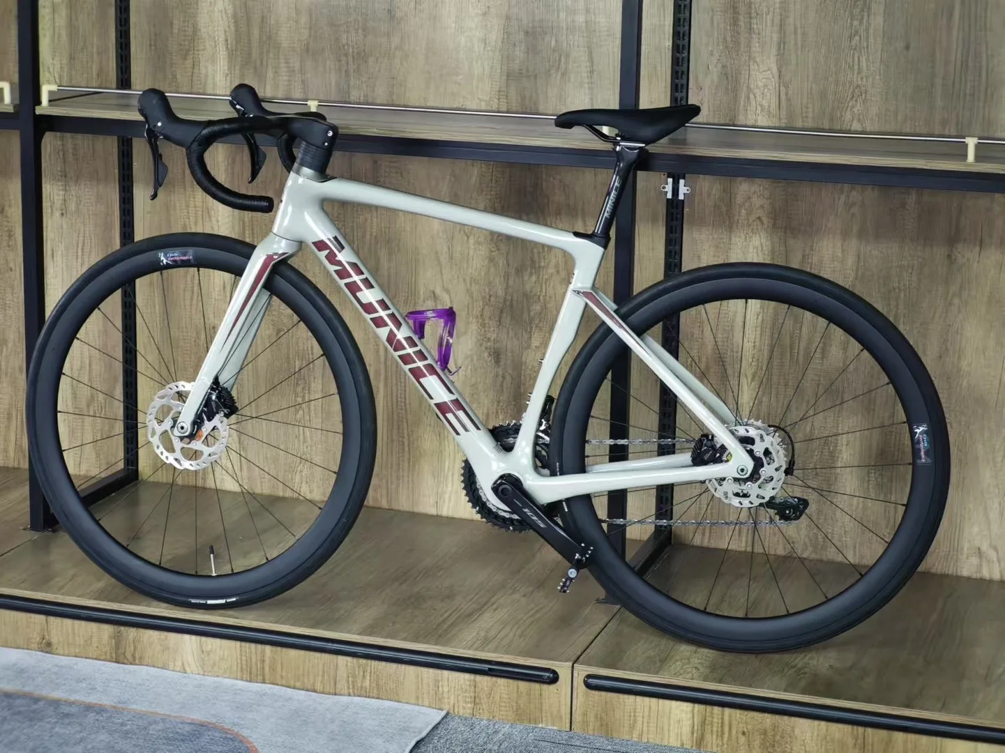 Munice R2 Carbonfaser-Rennradrahmen Versand aus Spanien Ultraleichter Allround-Carbon-Rennradrahmen Aerodynamischer EPS-geformter Carbonrahmen Scheibenbremse Max. 700*32C AERO T47 Fahrradrahmen Vollständig interne Kabelführung Lenker DI2 Mechanisch 2 Jahre Garantie – Detail 34