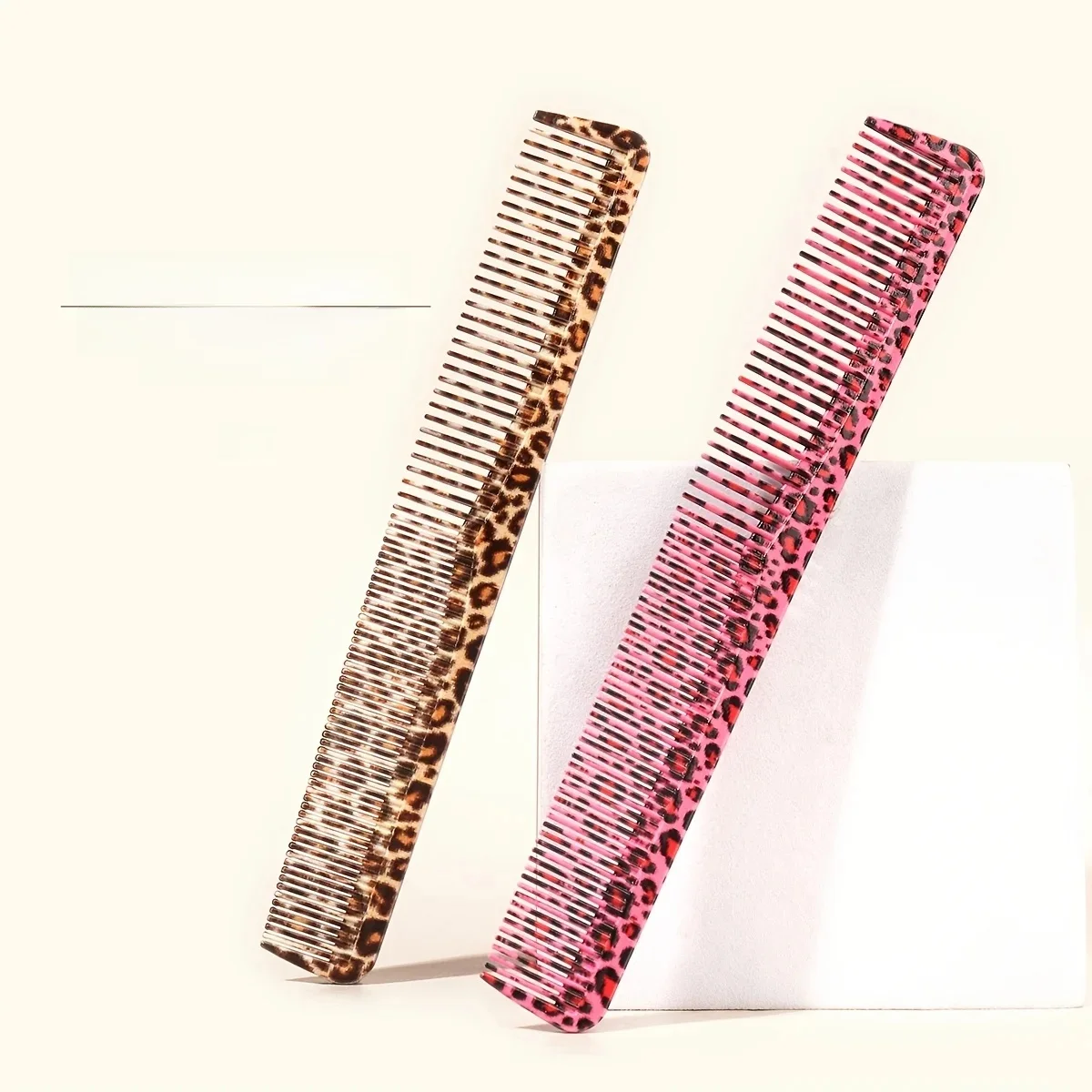 1 peigne à cheveux maison imprimé léopard à dents larges et denses. Il est un peigne à cheveux pour salon de coiffure, résistant à la chaleur, peigne coiffant