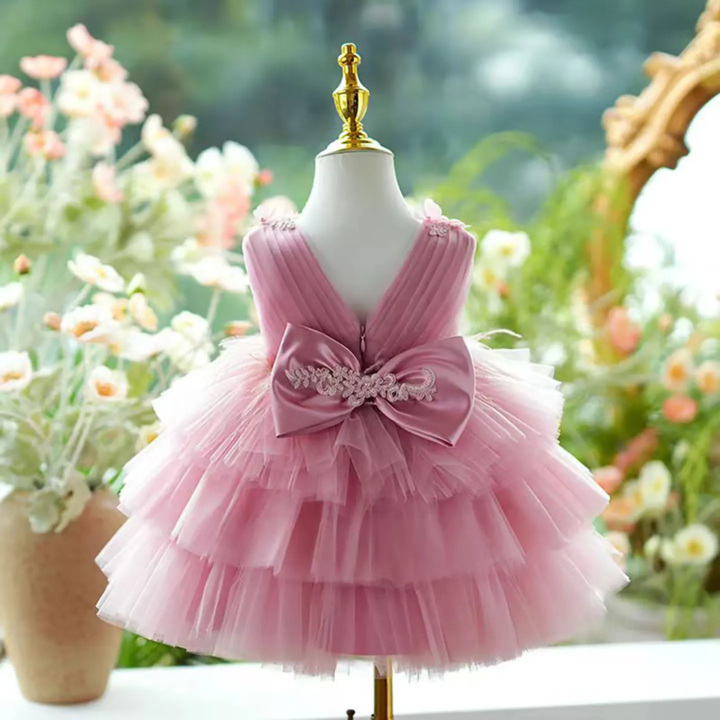 Dreamy Vow D069 Abito da ragazza di fiore rosa in tulle a strati senza maniche glamour Abito da ballo al ginocchio per feste di matrimonio