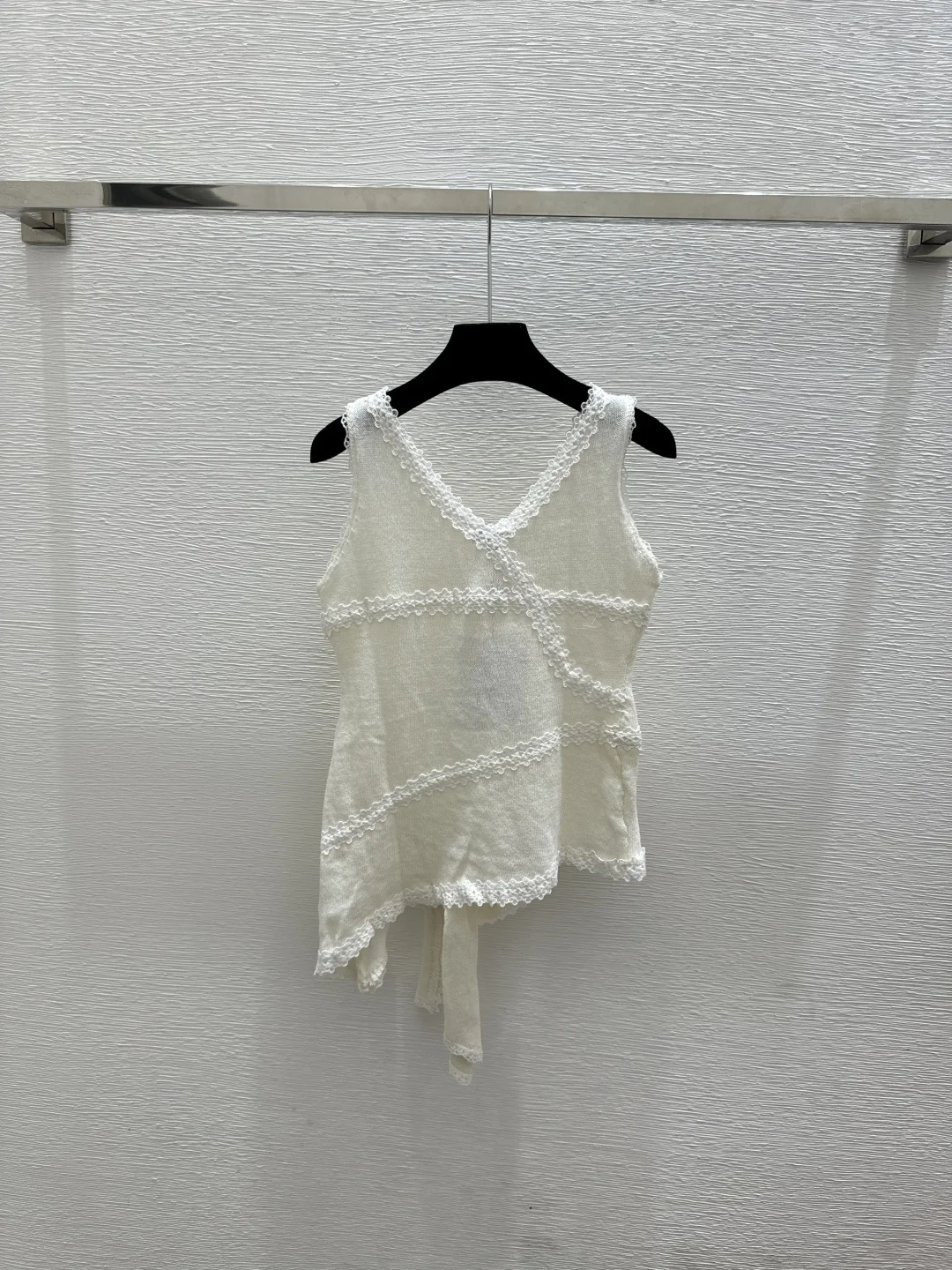 

High end Women's Spring and Summer new Item Solid Color Lace V-neck Knitted Vest 1