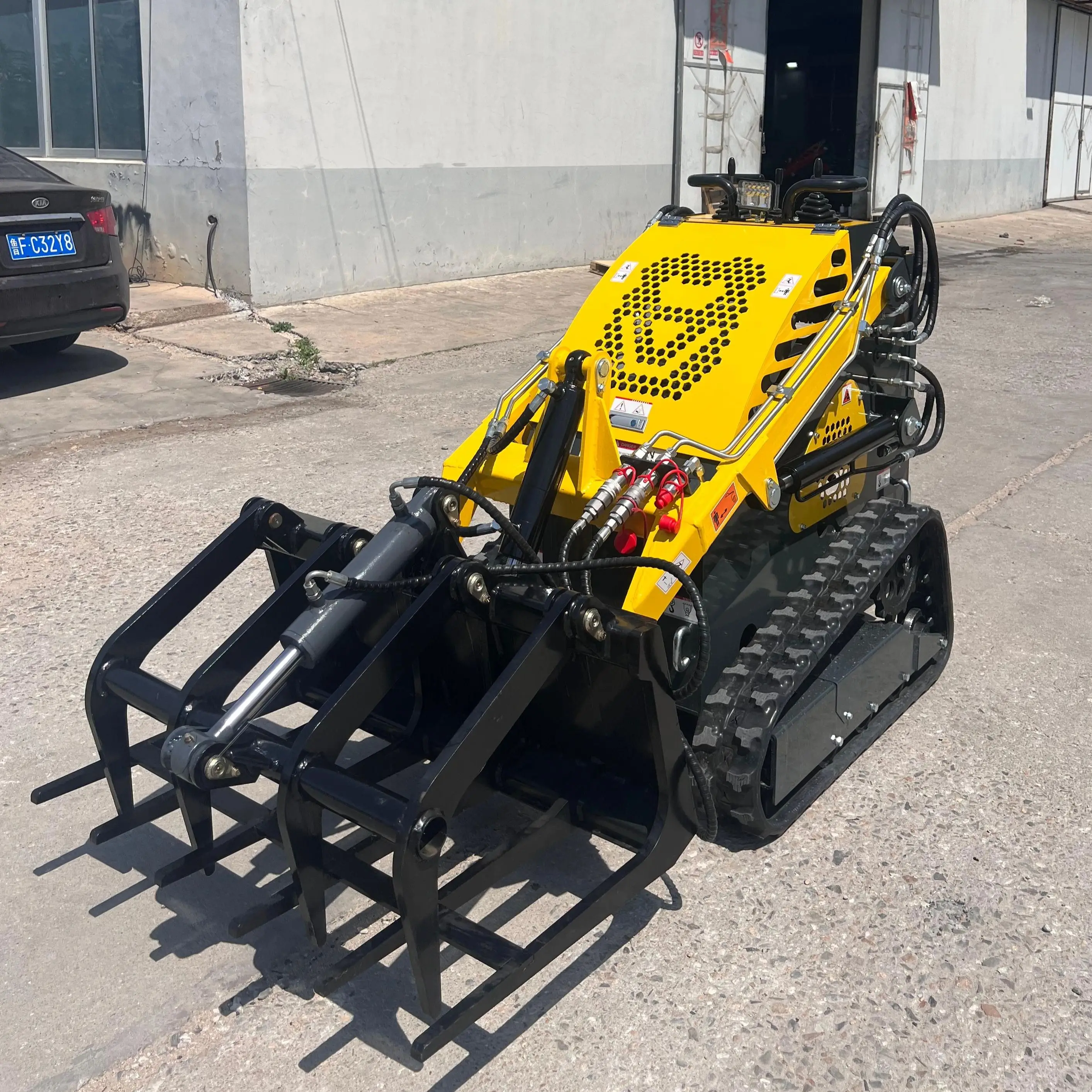 Customized multifunctional mini skid steer loader for sale hydraulic mini wheel loader mini loader skid steer loader with tracks