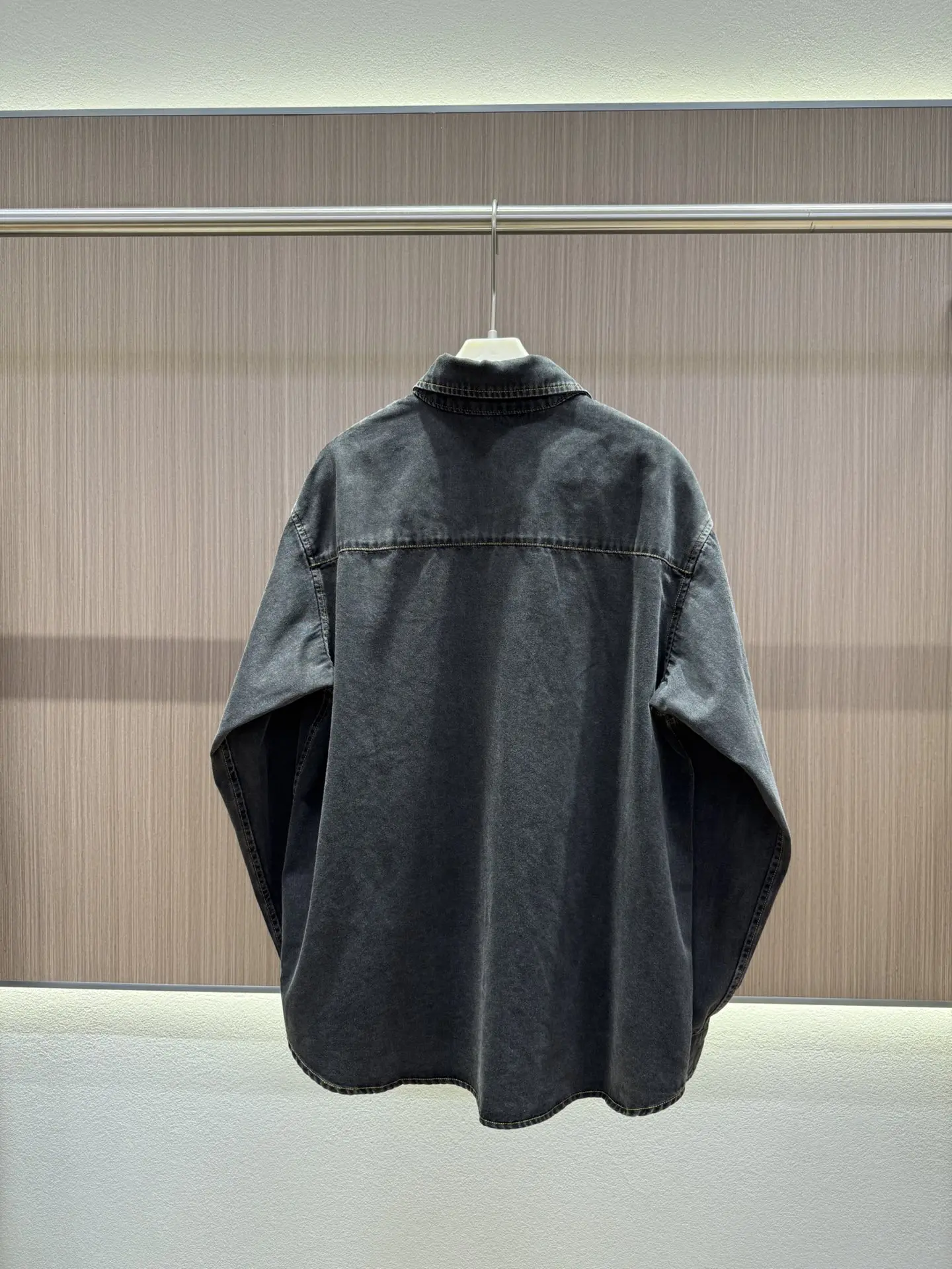 

2025 Autumn New Product Cowboy Long Coat with Classic Shirt Style Collar Design Loose fit Fashionable Versatile W338