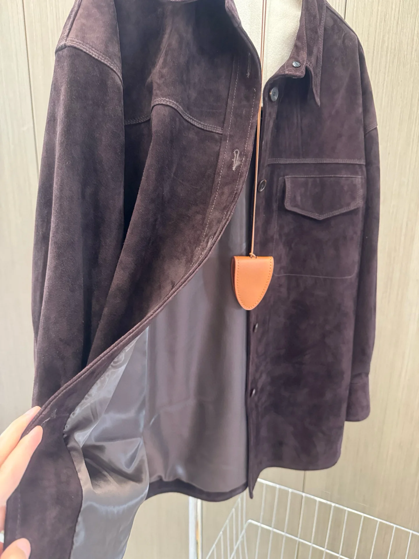 Elegante giacca da donna in vera pelle scamosciata minimal