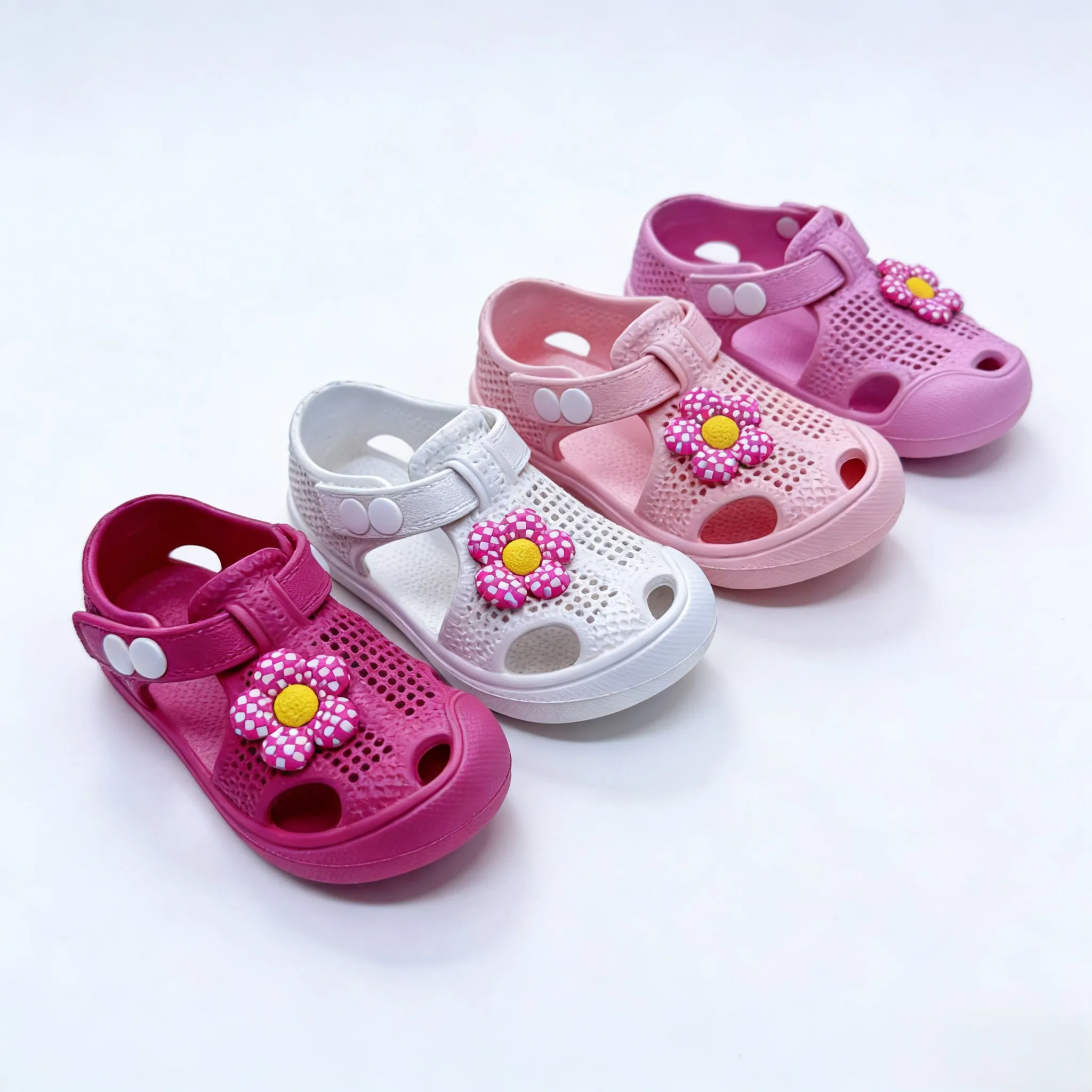 รองเท้าแตะสำหรับเด็กผู้หญิงเหมาะสำหรับสวมใส่ในทุกฤดูกาล ขนาดเล็กและน้ำหนักเบา