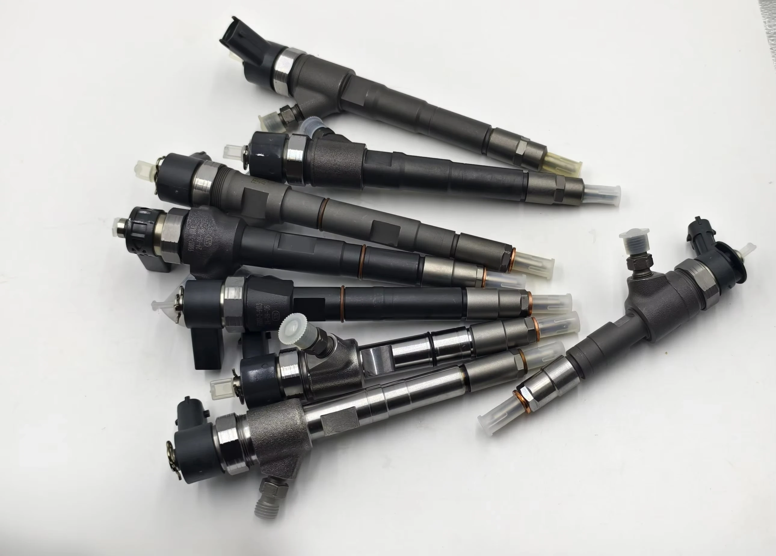 0445110295   فوهة حاقن الوقود الجديدة عالية الجودة مناسبة لمرسيدس بنز