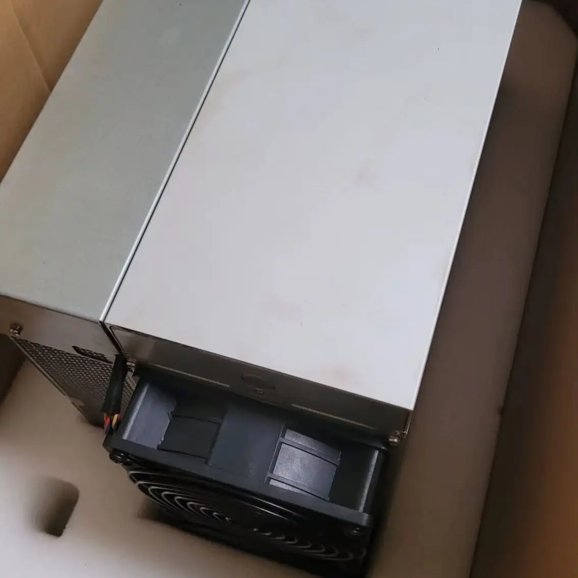 

Bitmain Antminer X9 1MH/s 2472W Monero XMR ASIC Miner