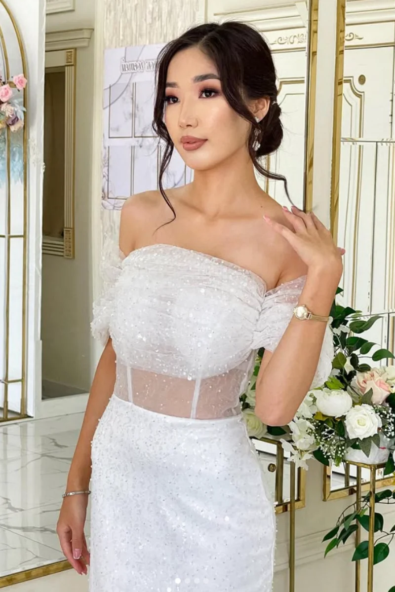 Jessica Splendidi abiti da sera bianchi con paillettes glitterate Abiti da ballo con spalle scoperte Slim Fit Abiti da festa di nozze personalizzati