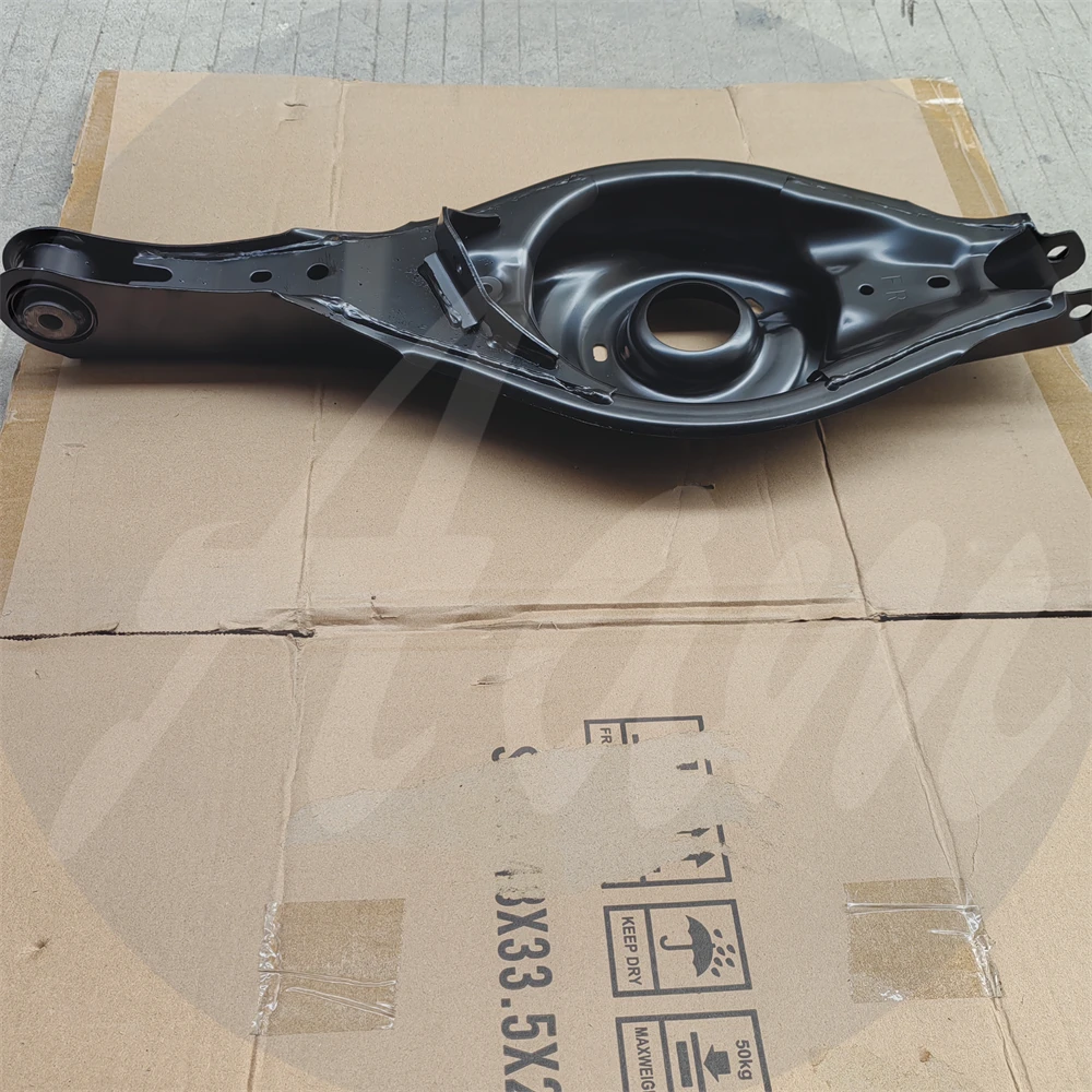 Rear Right Lower Control arm For Mazda 3 Axela III BM BL Sedan B45A-28-300 B45A28300