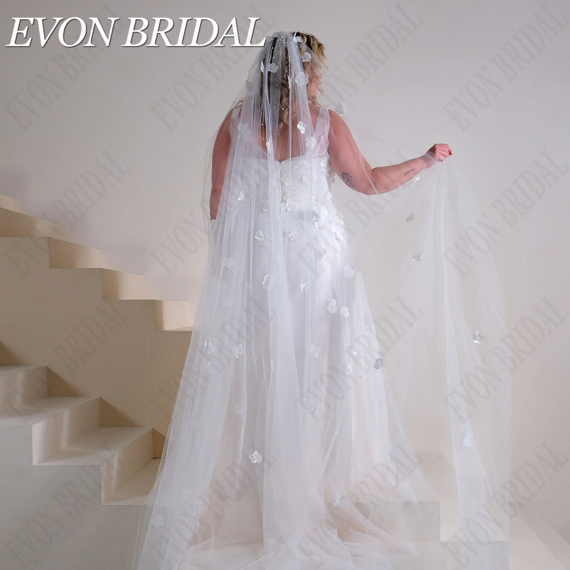 EVON BRIDAL Beading Sem Mangas Vestidos De Casamento Plus Size 2025 Noiva Duplo Decote Em V Flores Noiva Vestido De Festa A Linha Tulle CustomEVON BRIDAL Beading Vestidos de Noiva Sem Mangas Plus Size 2025 Noiva Duplo