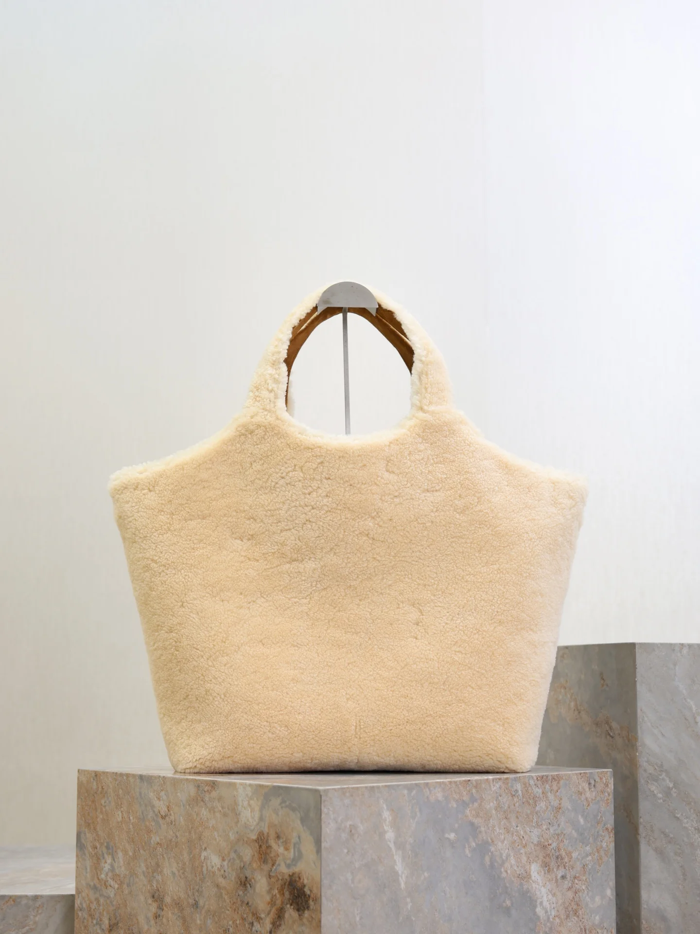 

Classic Women's Large Capacity Tote Bag Genuine Lambswool Brown & Cream Single Shoulder Handbag Chic Autumn Winter Fashion