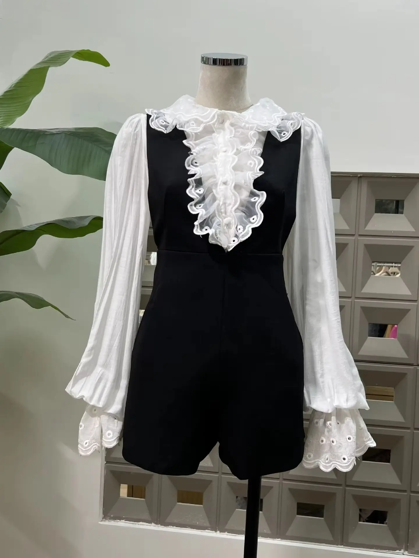 

New 2025 Hot Formal attire Slim Fit Embroidered Lace Long Sleeve Shirt Suit Autumn Summer Luxury Two Piece Set Suspenders Shorts