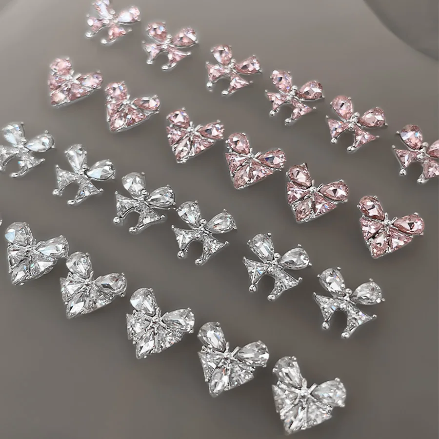 10 قطعة 0.39*0.39 بوصة الفاخرة أورورا بورياليس ندفة الثلج مسمار الفن الراين فراشة كبيرة والحب الماس الحب مجوهرات أظافر