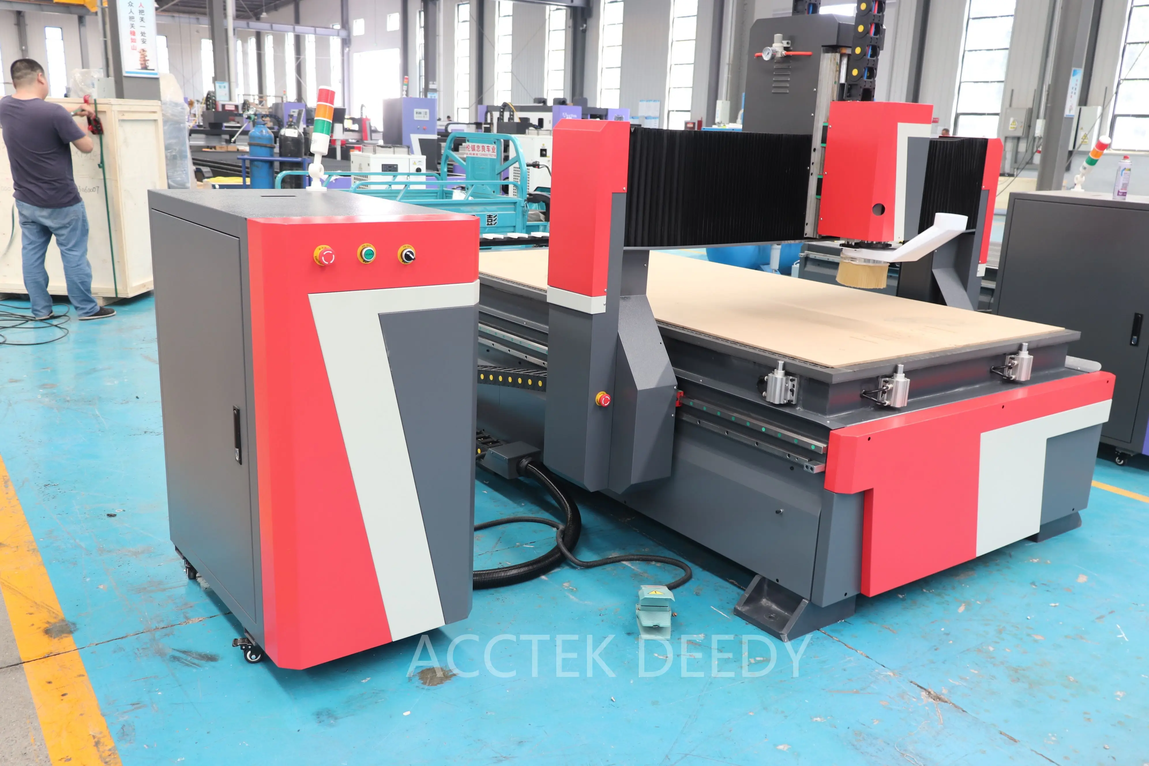 Hoge Precisie Cnc Houtbewerking Graveermachine 4 * 8ft 1325 Atc Cnc Hout Router Voor Mdf Snijden Houten Meubelen Deur Maken