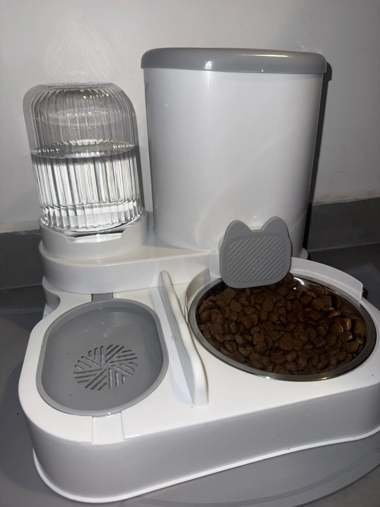 Customer review photo for Dual-Bowl Automatic Cat Feeder for Two Pets
