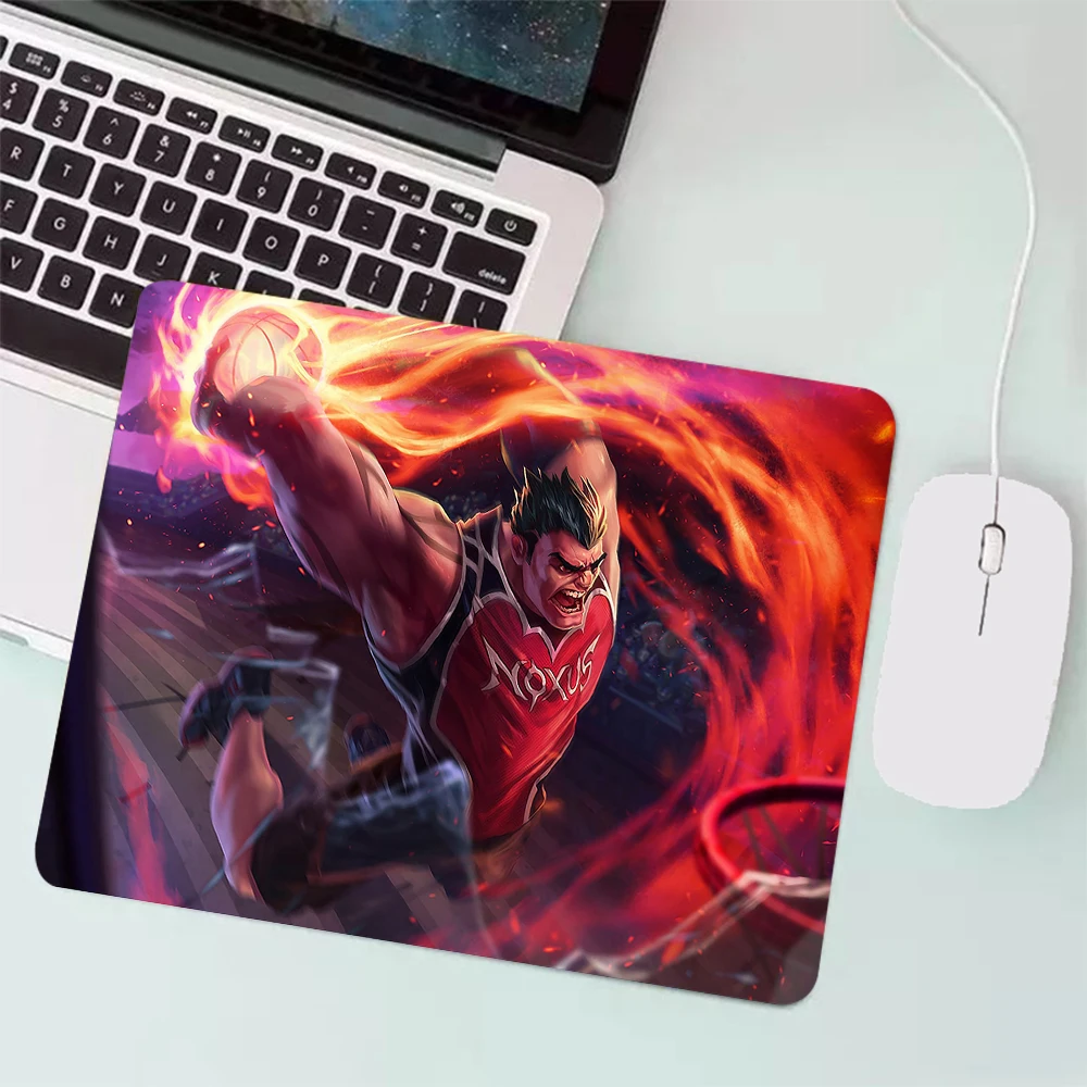 League of Legends Darius Mouse Pad Large Gaming Accessories Mouse Mat Keyboard Mat Desk Pad Computer Mousepad PC Gamer Mausepad