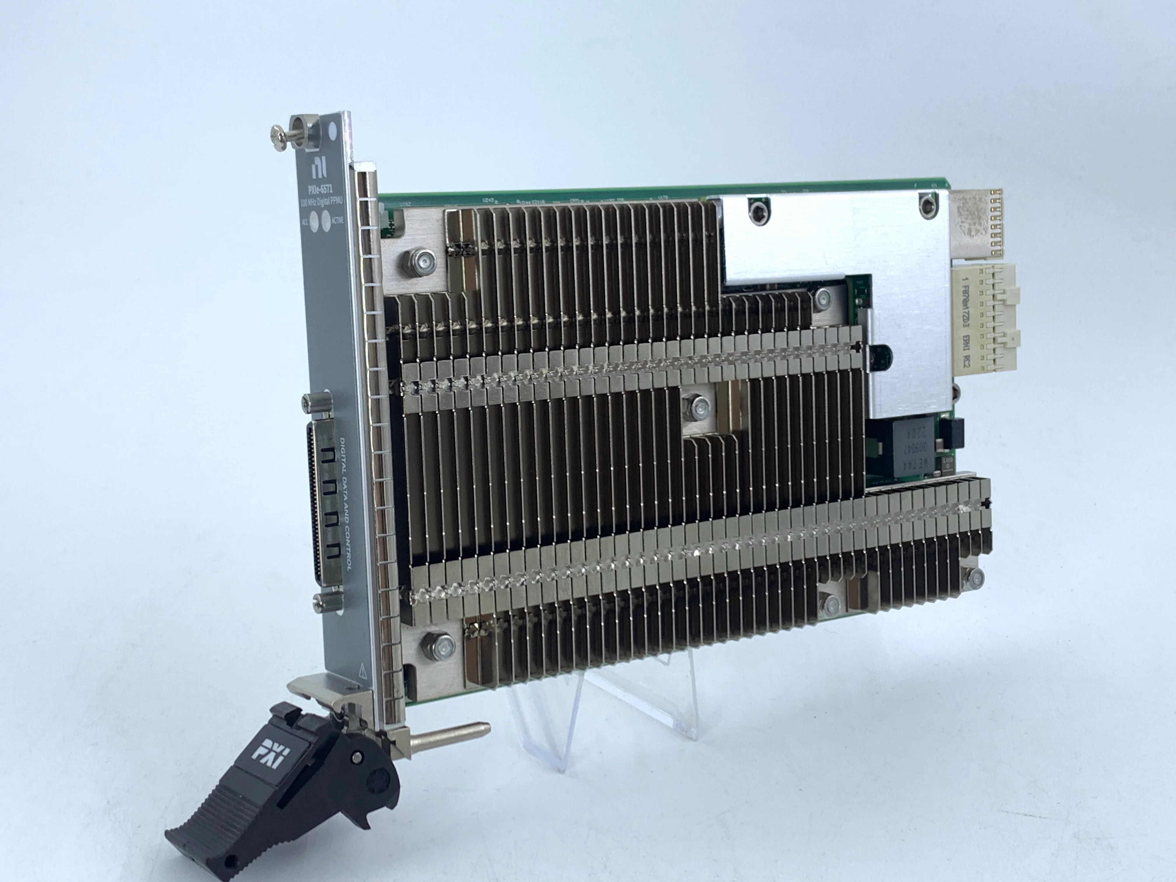 NI PXIe-6571 786320-01 Digital Instruments Modular Instrument