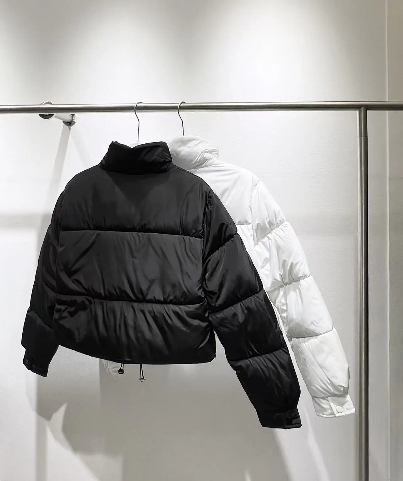 

Зима Must-Have 2025! Женская однотонная короткая хлопковая куртка с воротником-стойкой, теплая утягивающая посадка, модная и пропорная