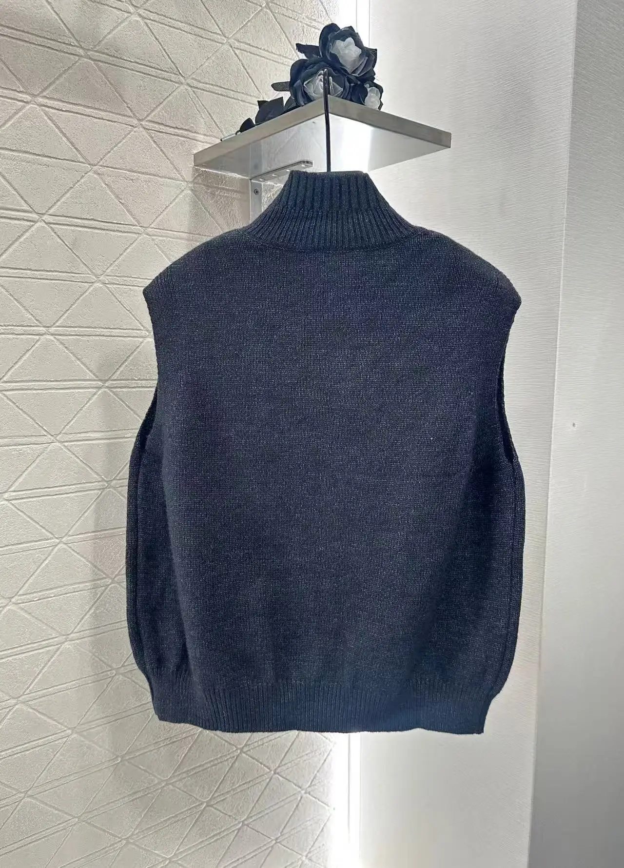 

2025 Knitted Vest