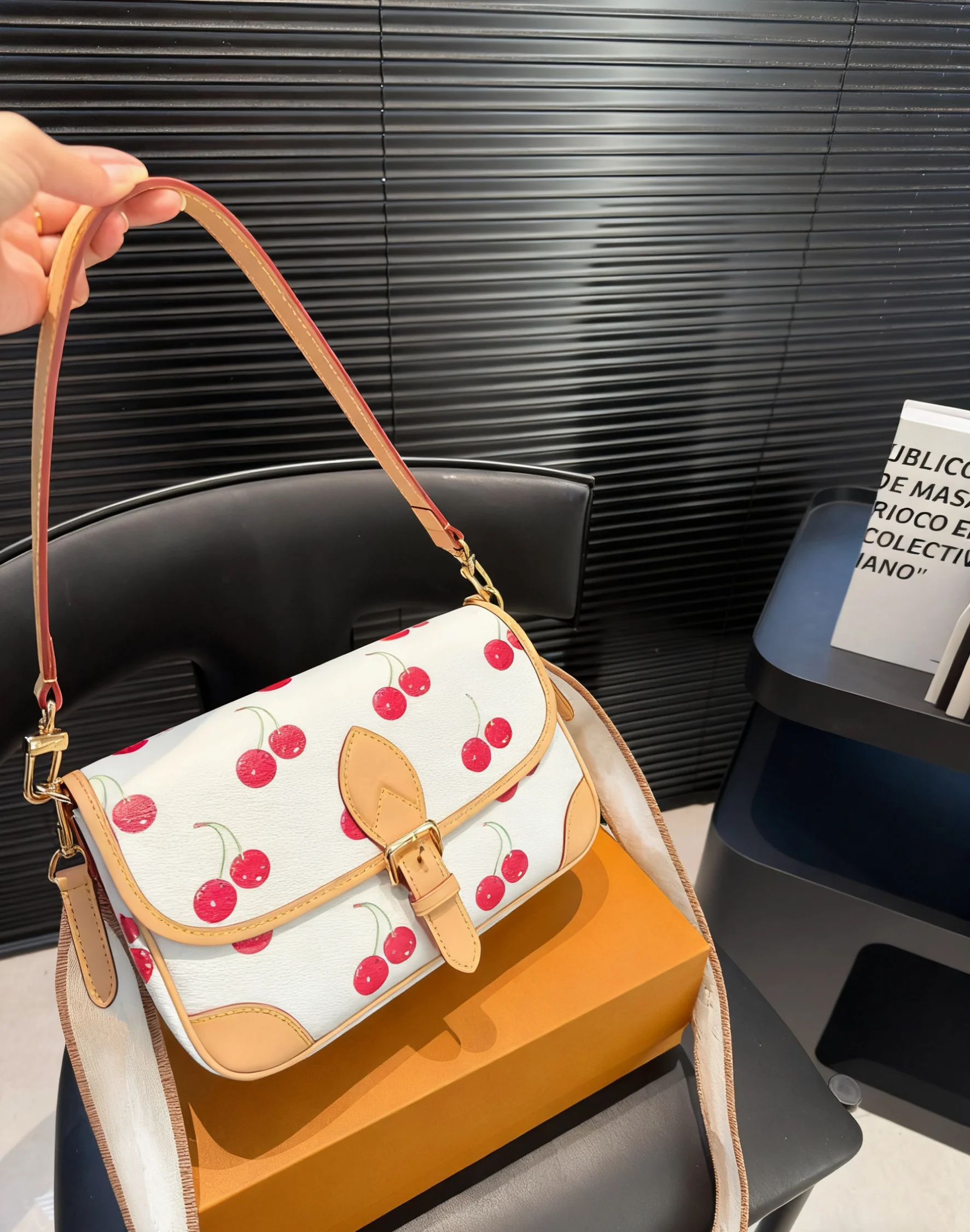 

2025 модная хит продаж, стильная женская мини-сумка с фруктовым вишневым узором