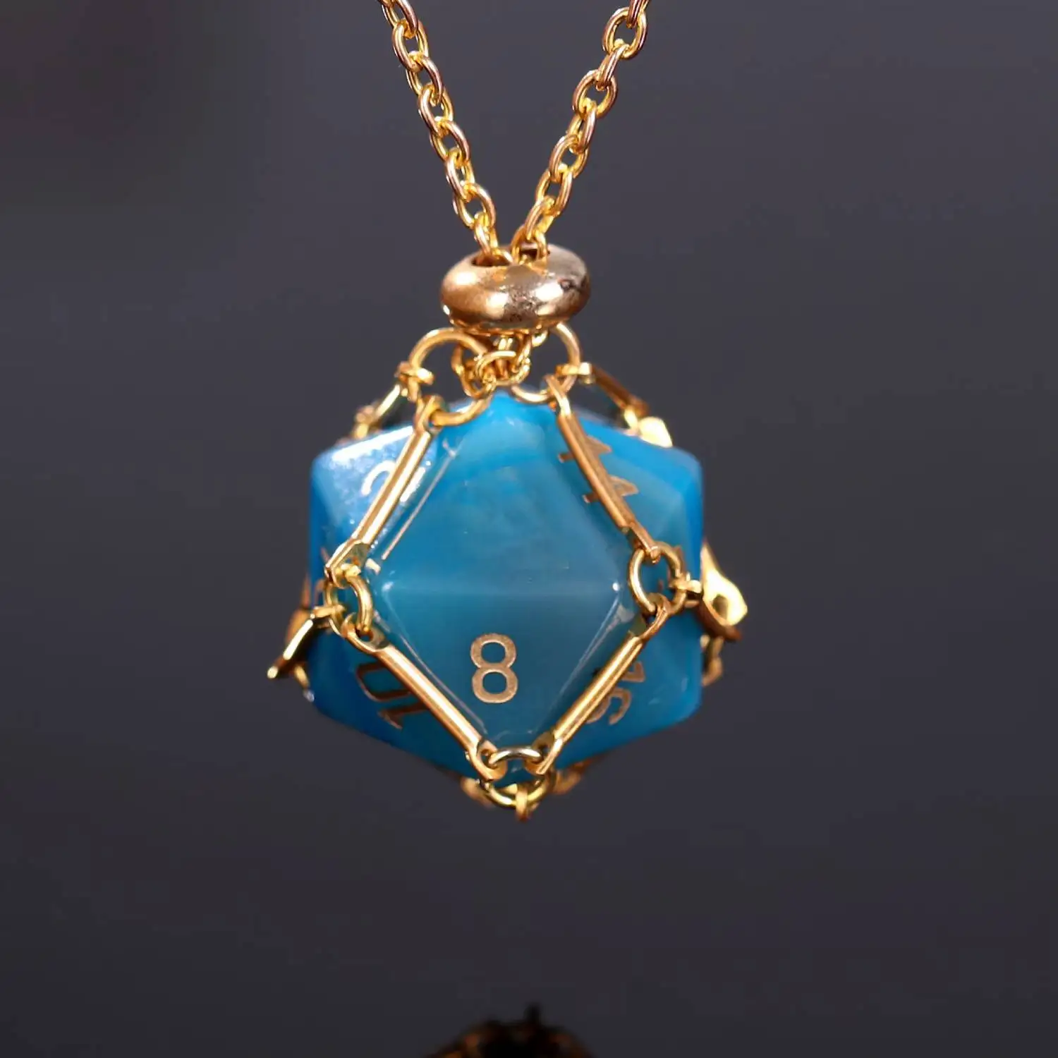 

Ожерелье с кубиком D20 из смолы, цепочка с кубиком для настольных игр Dungeons & Dragons (DND), свадебный кубик, кубик для пар, подарки на День святого Валентина, кубик из смолы