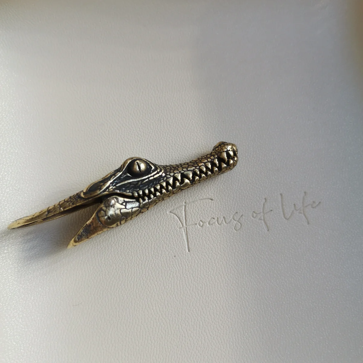 Retro Brass Crocodile Head Statue Mini Alligator Keychain Pendant perfect gift  Brass Home Desk Ornament Feng Shui Decor Crafts