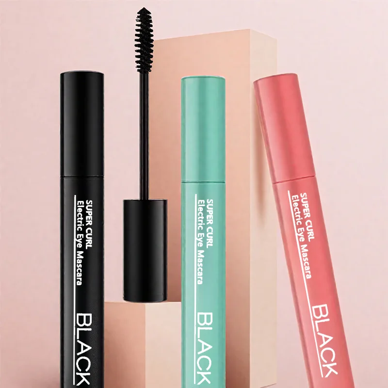 ブラック ボリューム マスカラは、ウォータープルーフで、にじみにくく、あらゆる肌タイプに適した長持ちするフォーミュラです。