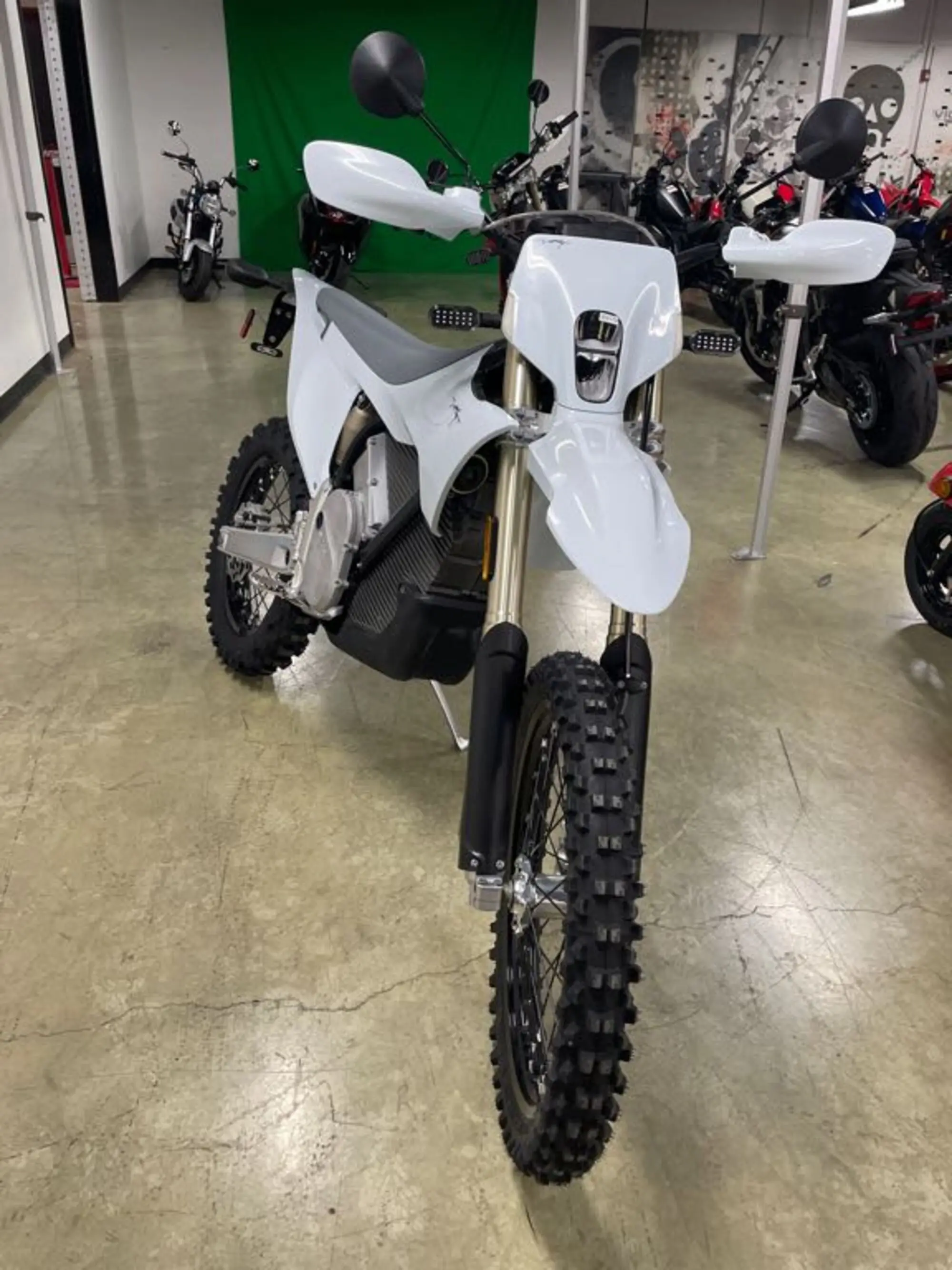 MAMMOTH Good Price On Stark Varg MX Street Legal Electric Motorcycle 60 80 HP
