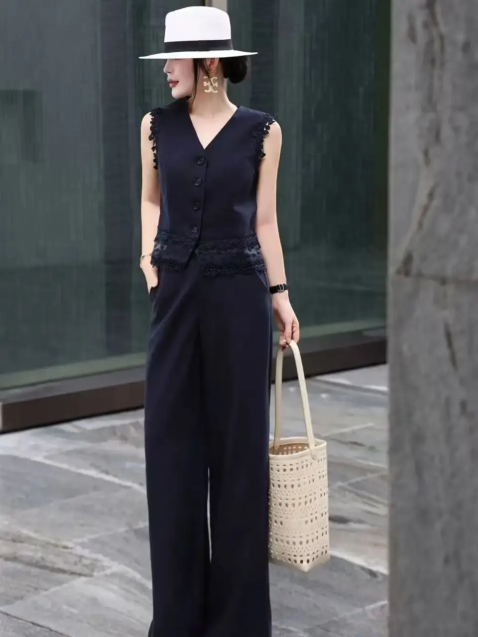 

Elegant linen V-neck vest and high-waisted wide-leg pants two-piece set with lace trim