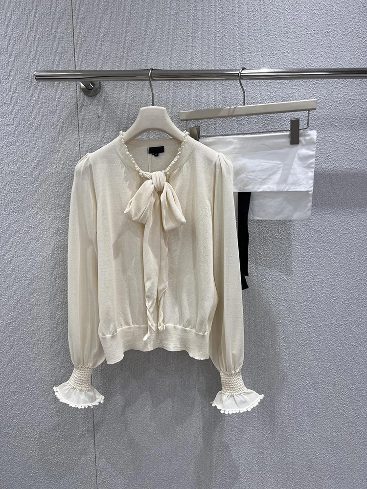 

Новый осенне-зимний стиль: вязаный свитер с кружевным бантом, рукавами «летучая мышь» и шелковистой текстурой. Модный женский белый красивый пуловер.