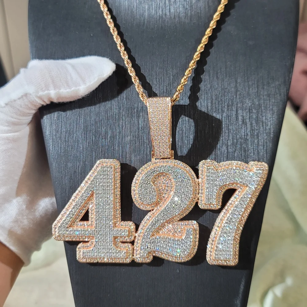 Niestandardowy wisiorek Iced Out Full CZ Letters Niestandardowy naszyjnik z kamieniem Spersonalizowana biżuteria hip-hopowa Prezenty urodzinowe dla niego
