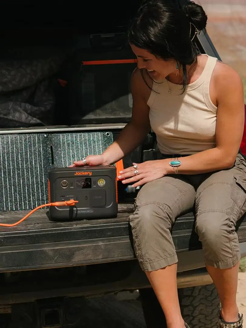 Jackery Explorer 300 Plus Tragbare Powerstation, 288Wh LiFePO4 Batterie 22,5Ah, 300W Reiner Sinus AC-Ausgang (600W Spitze), Solar Generator für Camping, Wohnmobil, Notstromversorgung