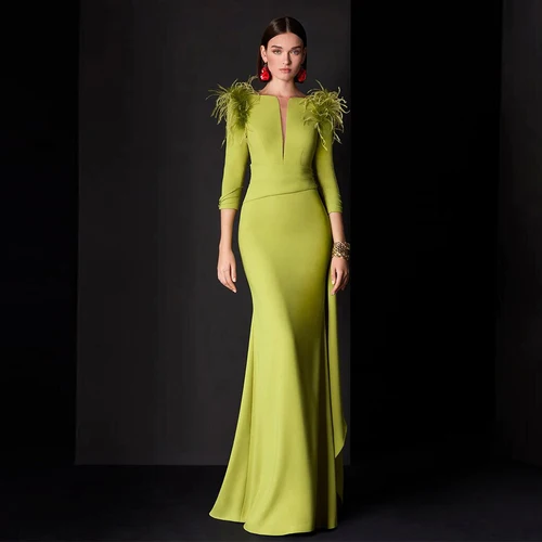 Vestido de invitados de boda para mujer, vestidos largos clásicos de satén verde con plumas y volantes y botones, vestidos largos rectos de noche con cuello barco