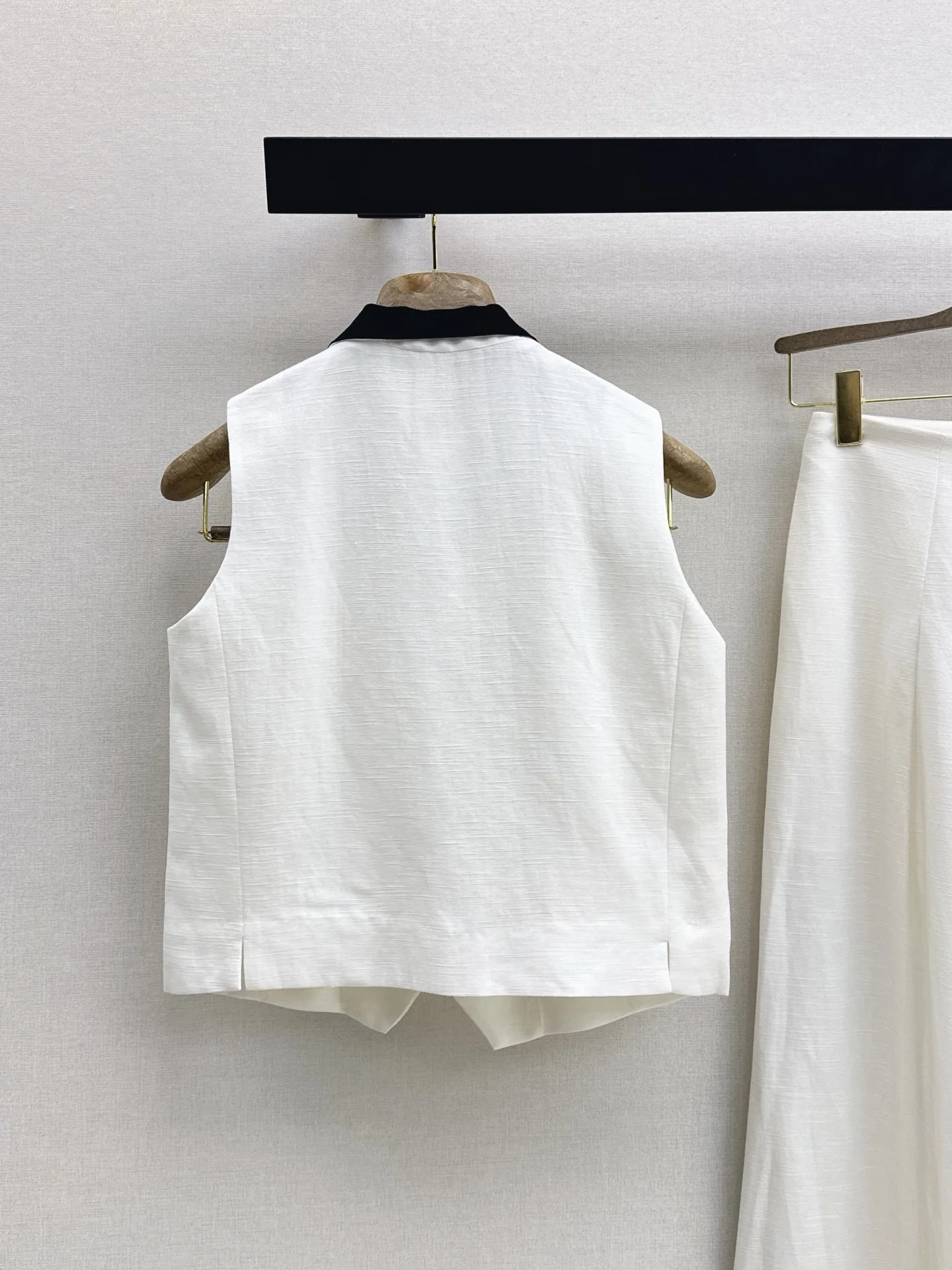 

2026 Newest Spring/Summer Resort Set with Lace Trim Off-the-shoulder drawstring cropped shirt + midi skirt