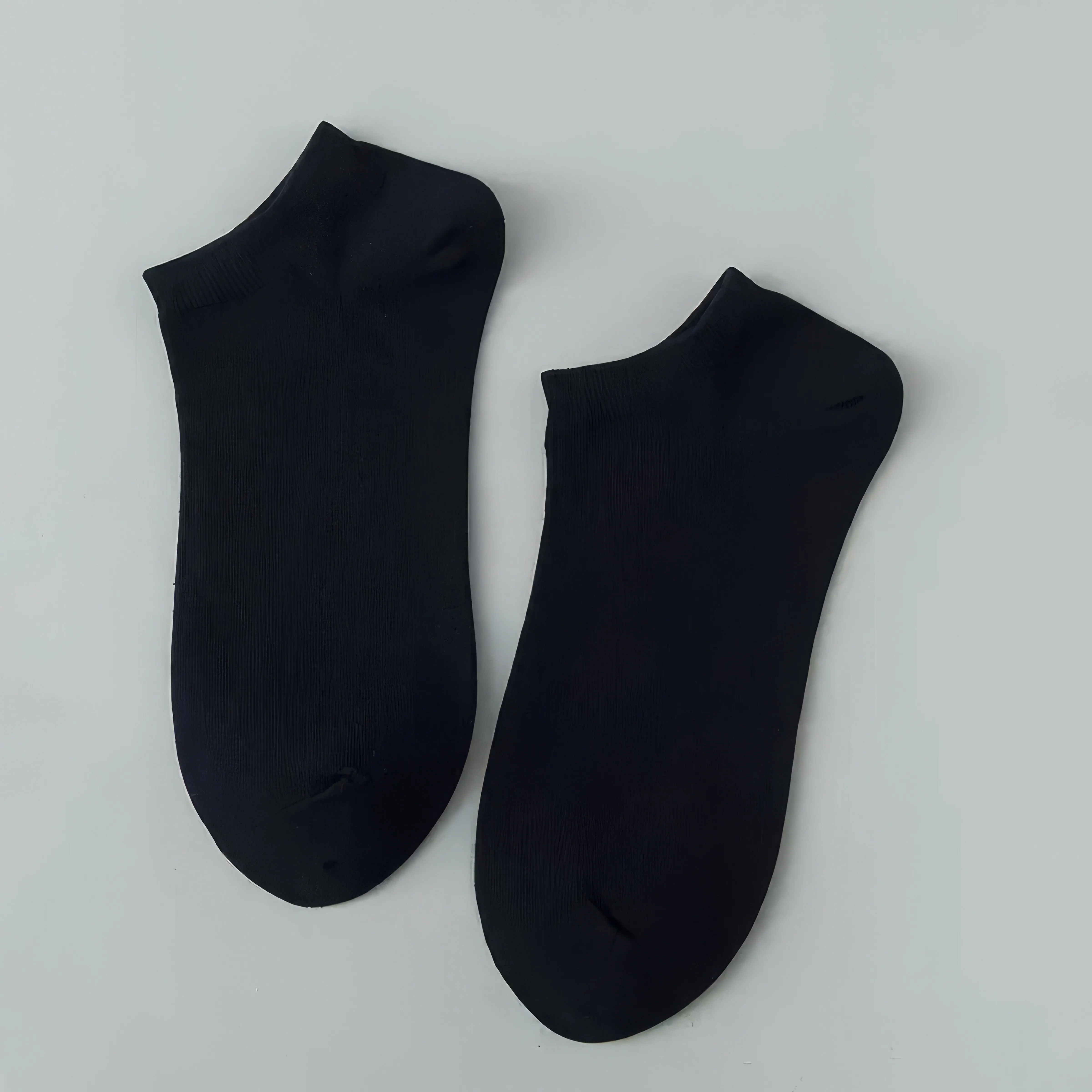 35 زوجًا من الجوارب السوداء والبيضاء والرمادية، خفيفة الوزن، مع لون نقي وتصميم بسيط، مناسبة للارتداء الكاجوال