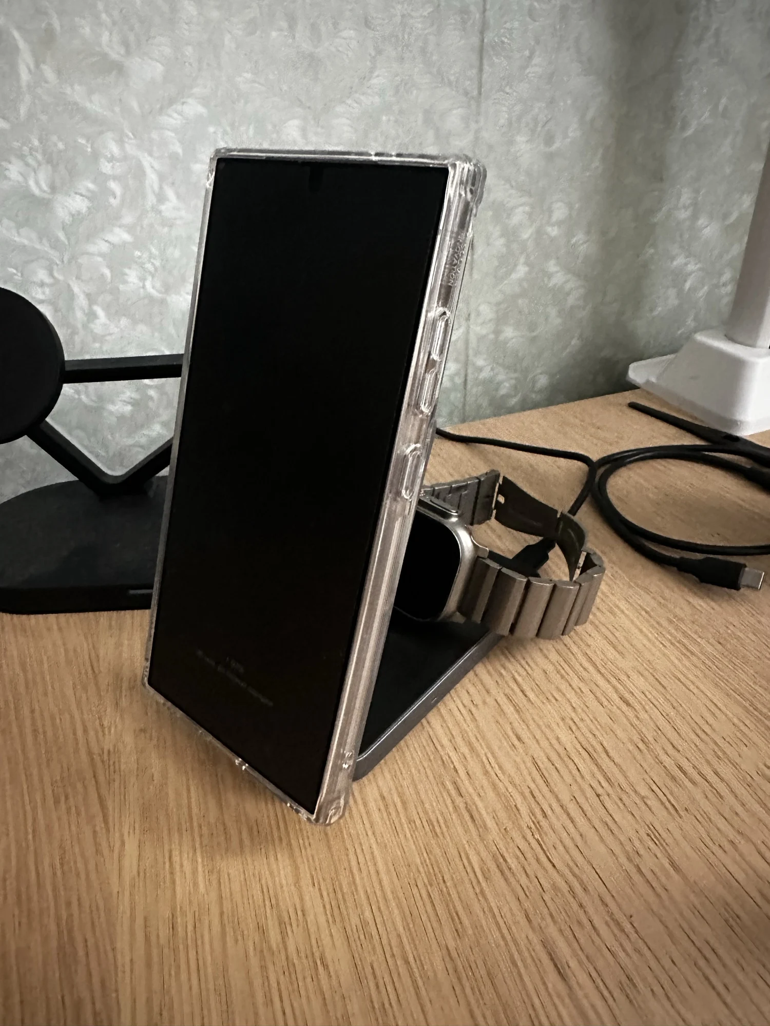 UGREEN Qi2 25W MagFlow 3-in-1 Magnetic Wireless Charger photo review